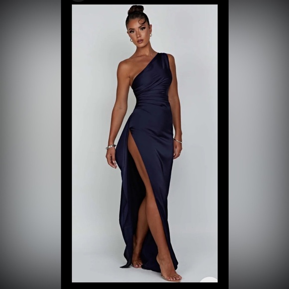 babyboo Dresses & Skirts - Elegant Navy One-Shoulder Maxi Dress